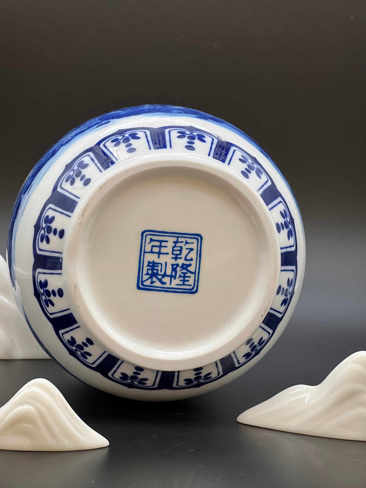 Shanshui Mountain Canister